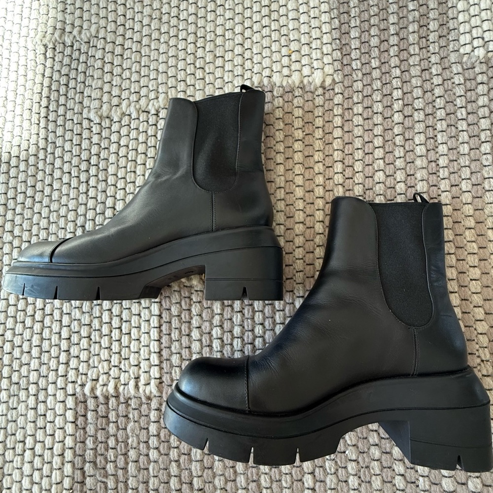 Stuart weitzman Black Leather Chelsea Boots